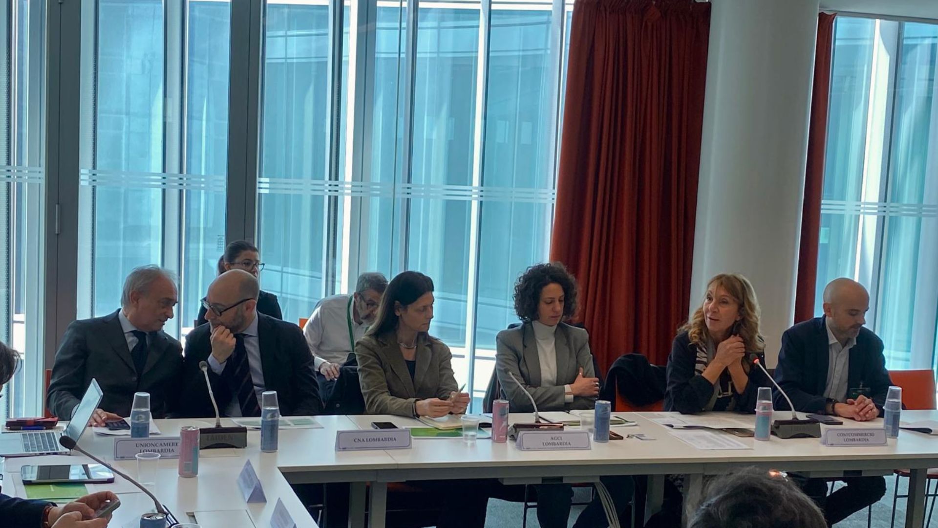 TAVOLO COMPETITIVITÀ, CONFCOMMERCIO: BENE IL BANDO DISTRETTI, DIGITILIZZAZIONE E CREDITO SIANO PRIORITÀ